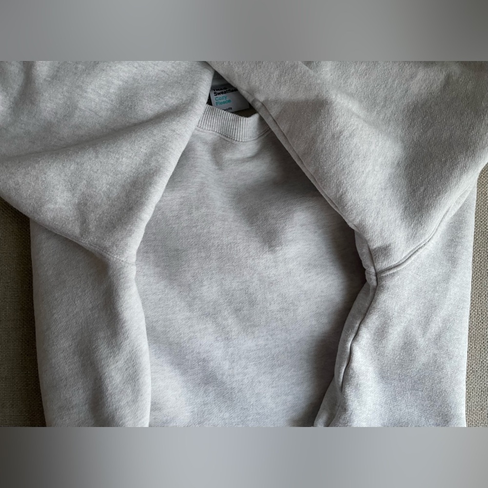 Aritzia TNA Sweatfleece Cozy Fleece Cropped Raw Hem In Light Gray Size 2XL - Picture 8 of 13